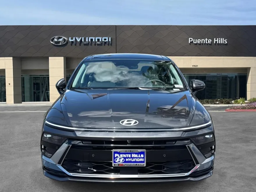 2025 Hyundai Sonata Hybrid Limited photo 1