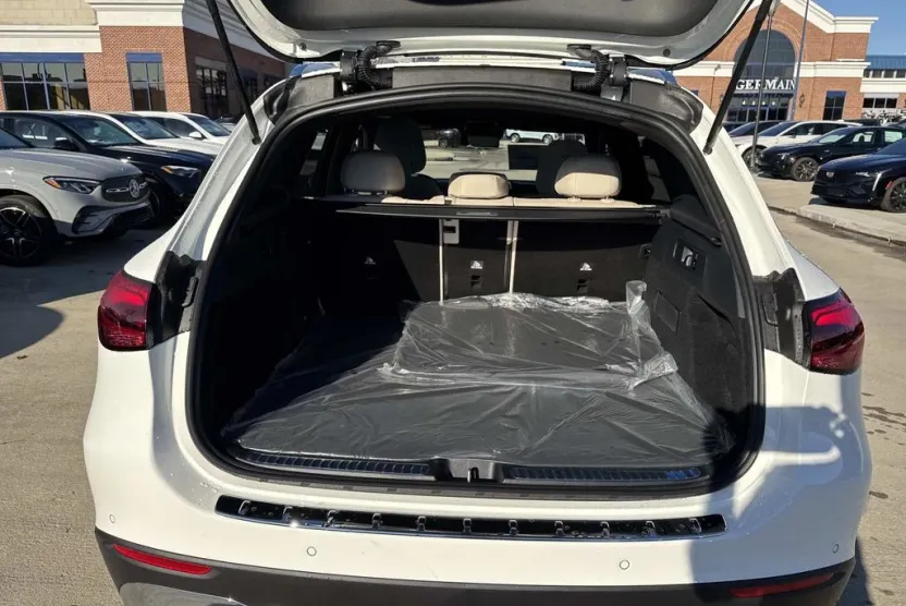 2026 Mercedes Benz GLC 300 4MATIC photo 1