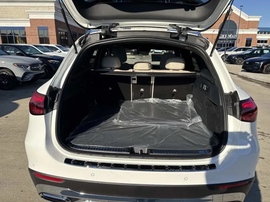 2026 Mercedes Benz GLC 300 4MATIC photo 1