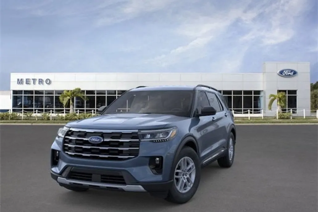 2025 Ford Explorer photo 1