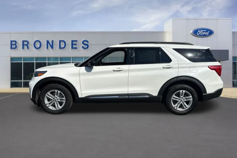 2022 Ford Explorer XLT photo 1