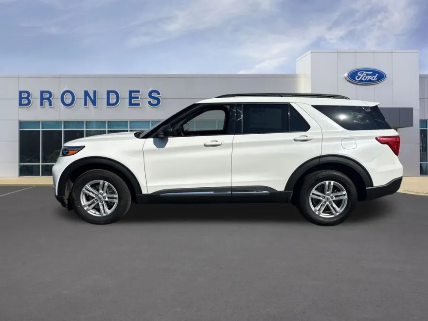 2022 Ford Explorer XLT photo 1