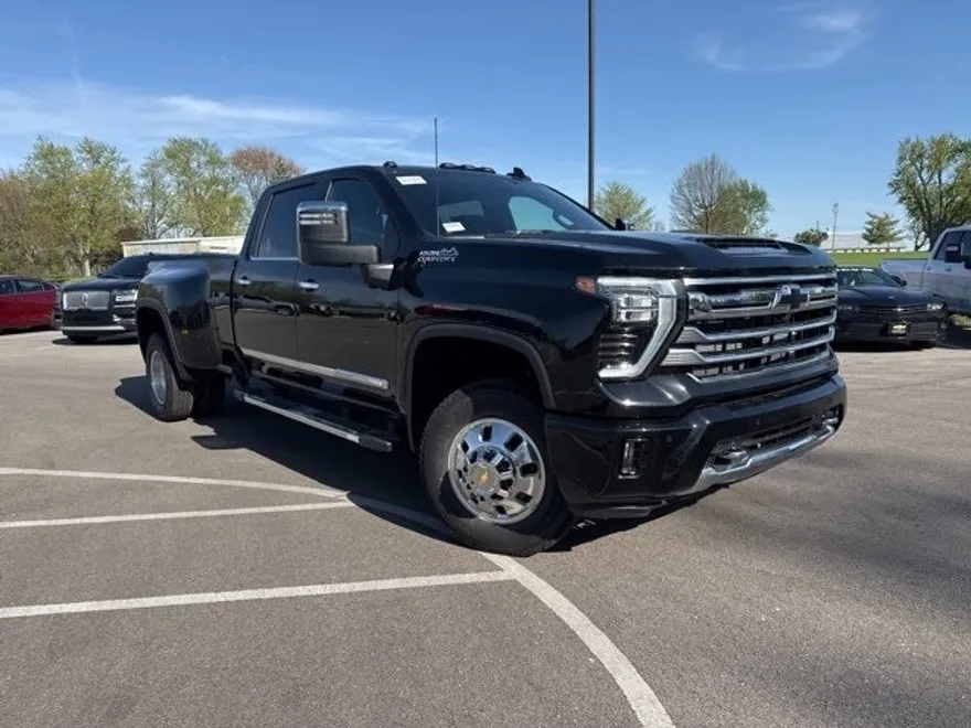 2025 Chevrolet Silverado 3500HD High Country photo 1