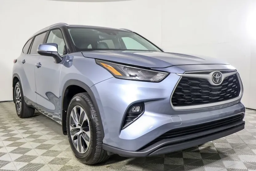 2024 Toyota Highlander XLE photo 1