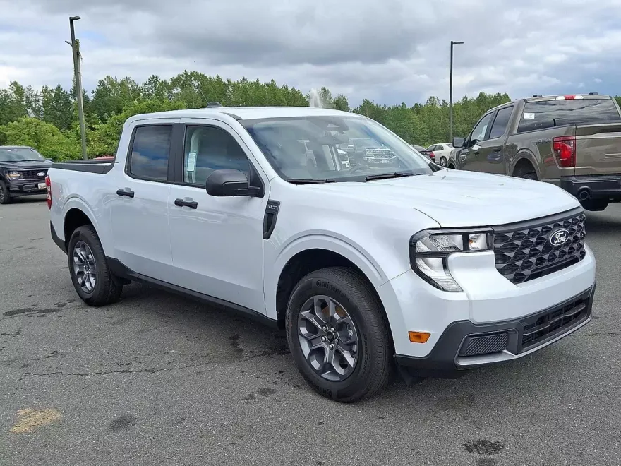 2025 Ford Maverick XLT photo 1