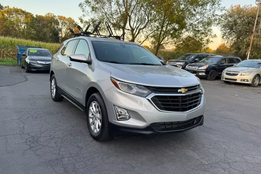 2018 Chevrolet Equinox LT photo 1
