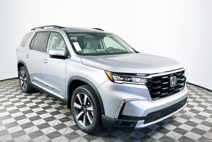 2025 Honda Pilot Touring photo 1