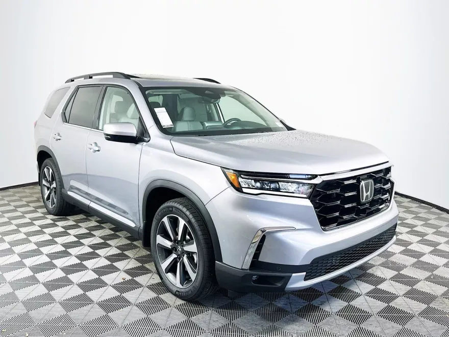 2025 Honda Pilot Touring photo 1