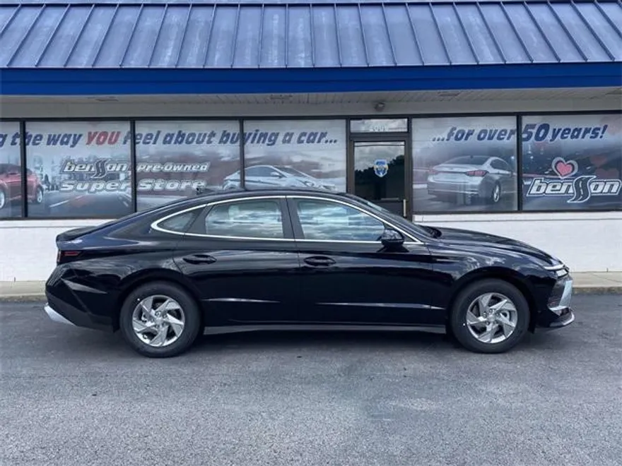 2025 Hyundai Sonata SE photo 1