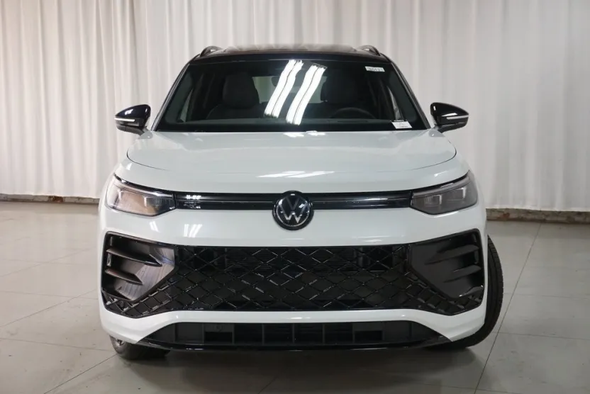 2025 Volkswagen Tiguan SE R-Line Black photo 1