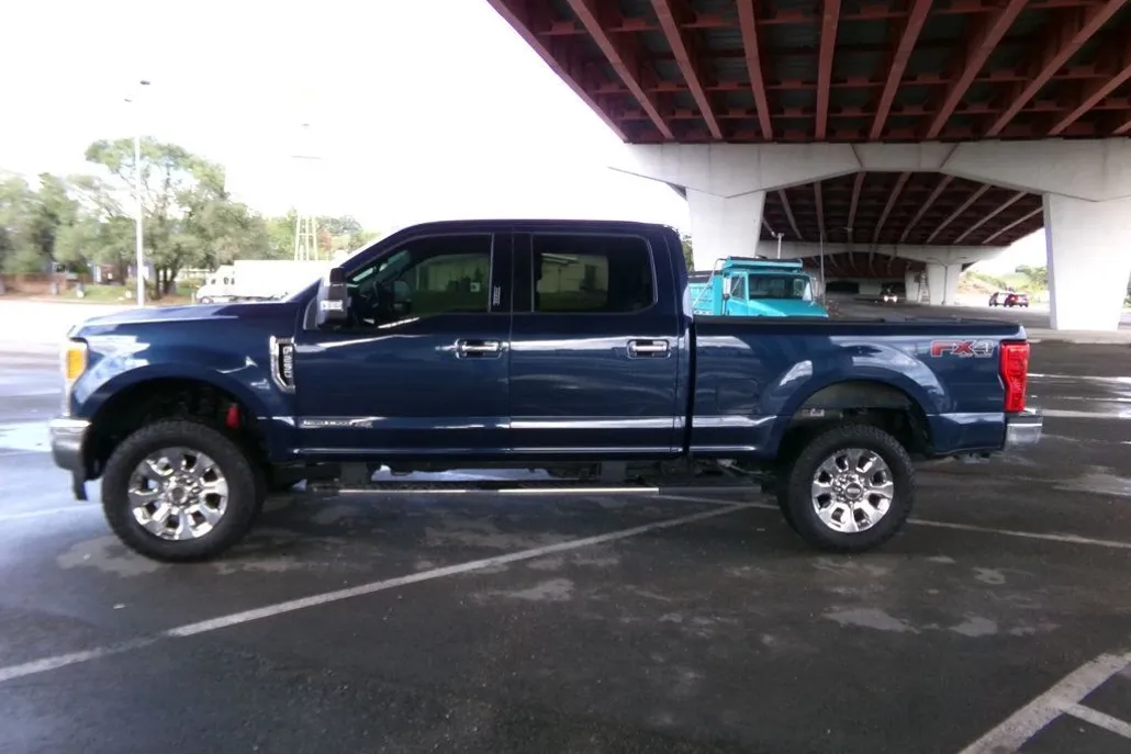 2017 Ford F-250 Lariat photo 1