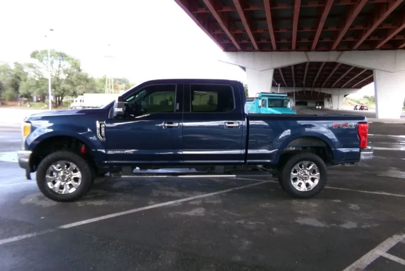2017 Ford F-250 Lariat photo 1