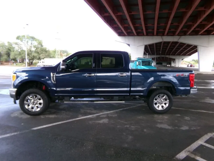 2017 Ford F-250 Lariat photo 1