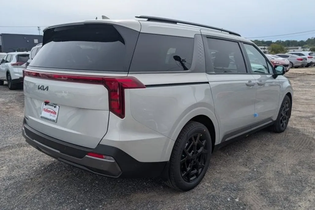 2026 Kia Carnival SX photo 1