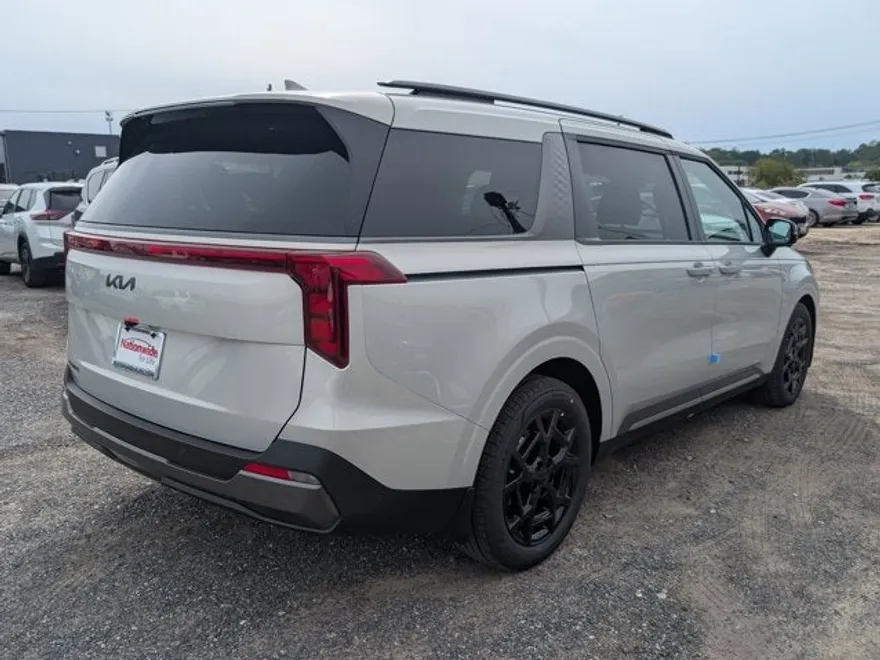2026 Kia Carnival SX photo 1
