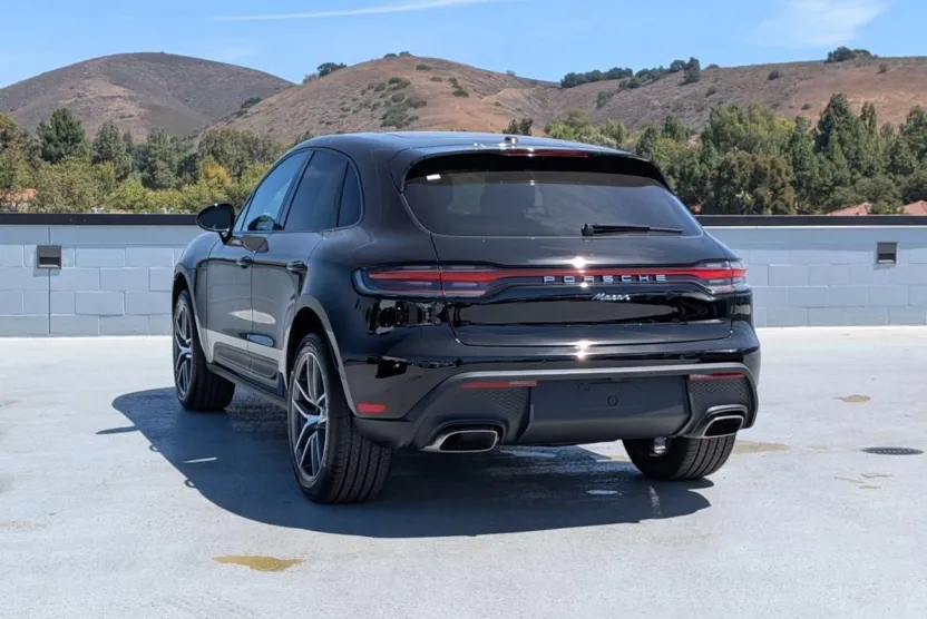 2025 Porsche Macan T photo 1