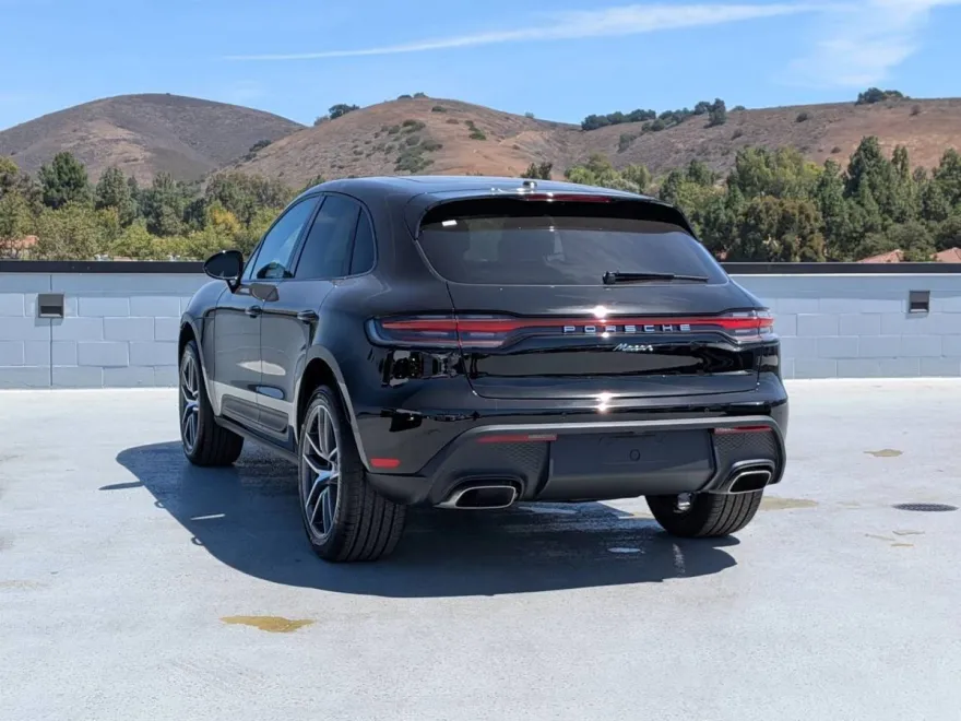 2025 Porsche Macan T photo 1