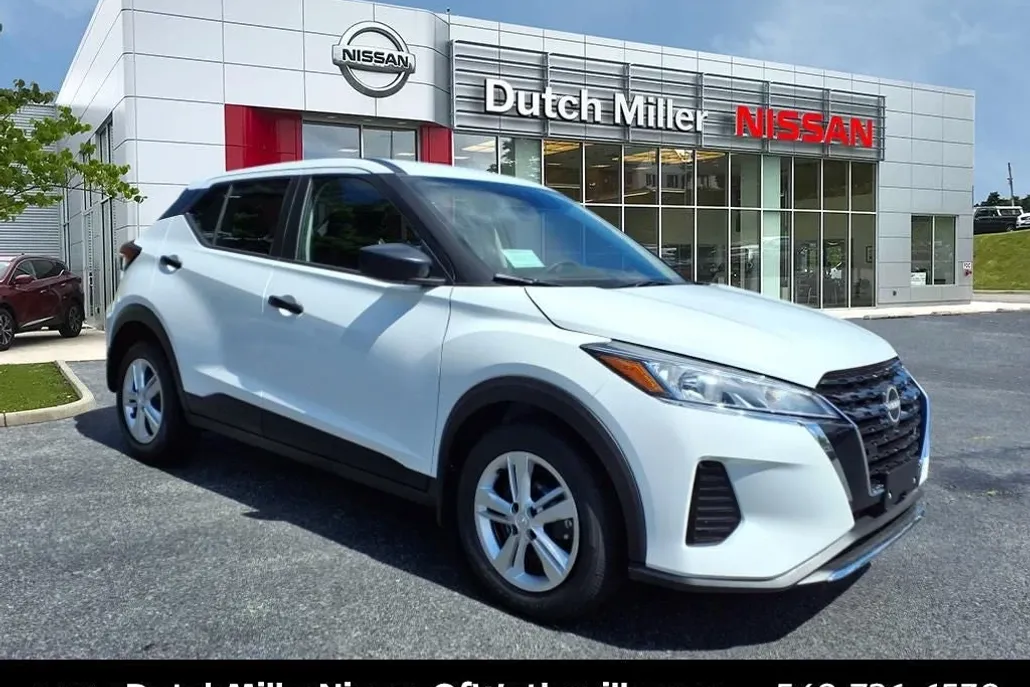 2025 Nissan Kicks Play S photo 1