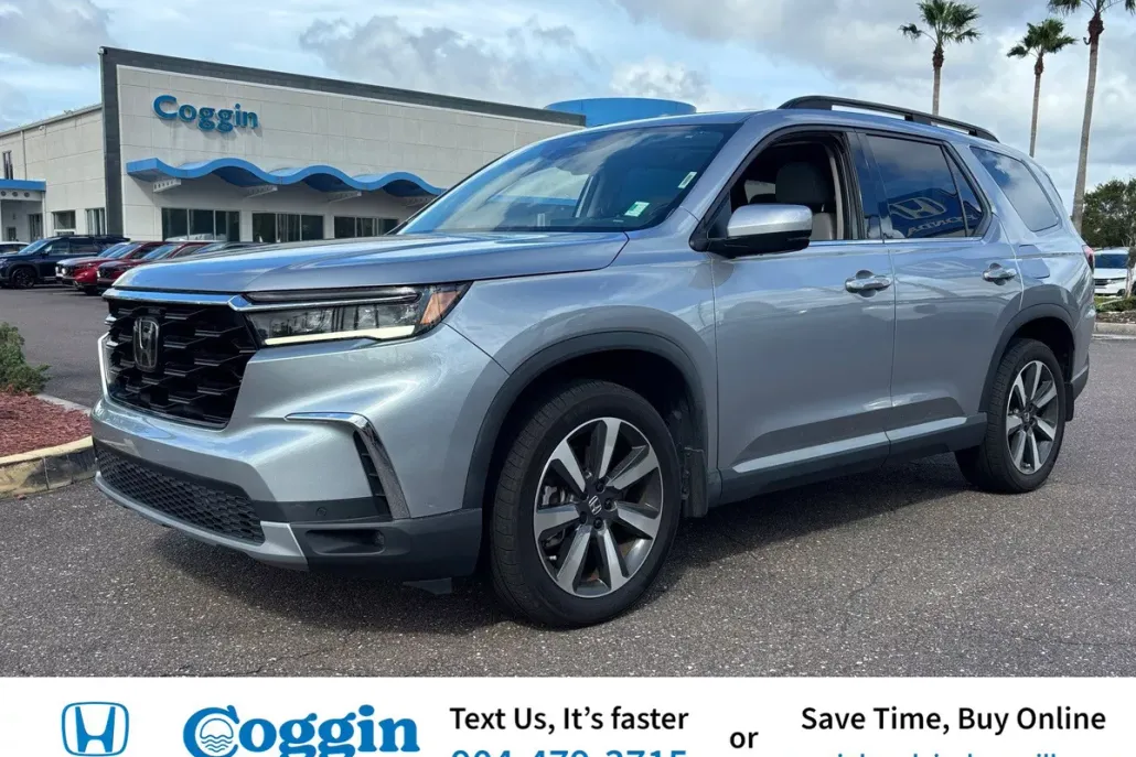 2023 Honda Pilot Touring photo 1