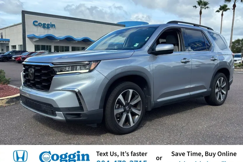 2023 Honda Pilot Touring photo 1