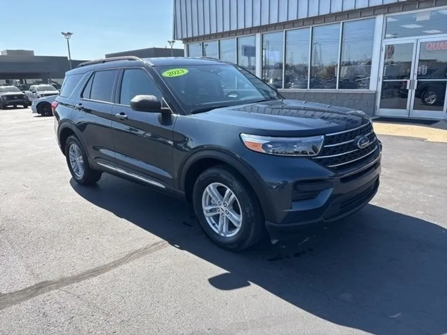 2023 Ford Explorer XLT photo 1