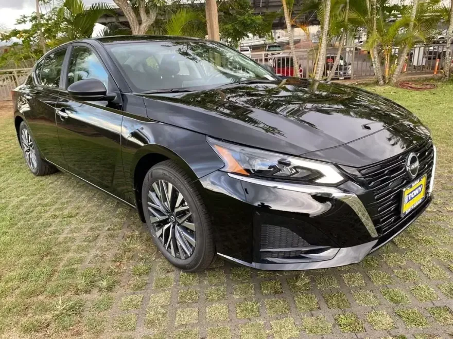 2025 Nissan Altima 2.5 SV photo 1