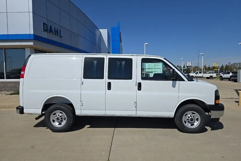 2025 Gmc Savana Cargo 2500 photo 1