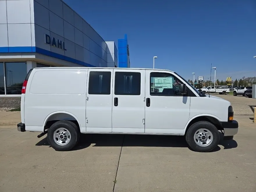 2025 Gmc Savana Cargo 2500 photo 1