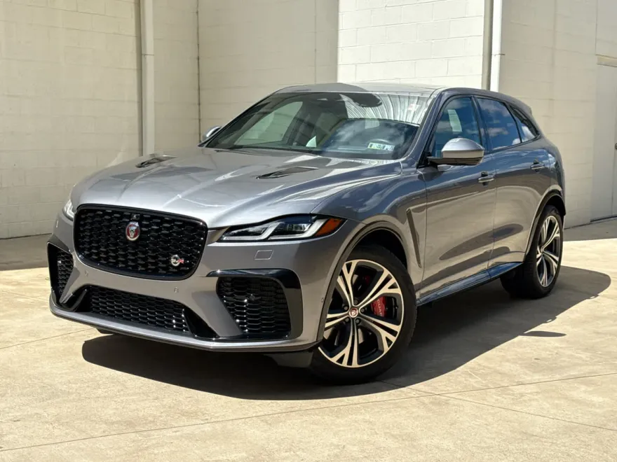 2022 Jaguar F-PACE SVR photo 1