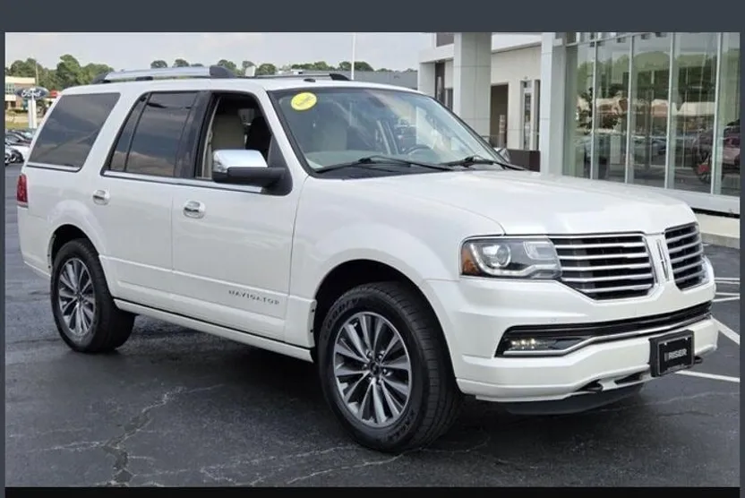 2017 Lincoln Navigator Select photo 1