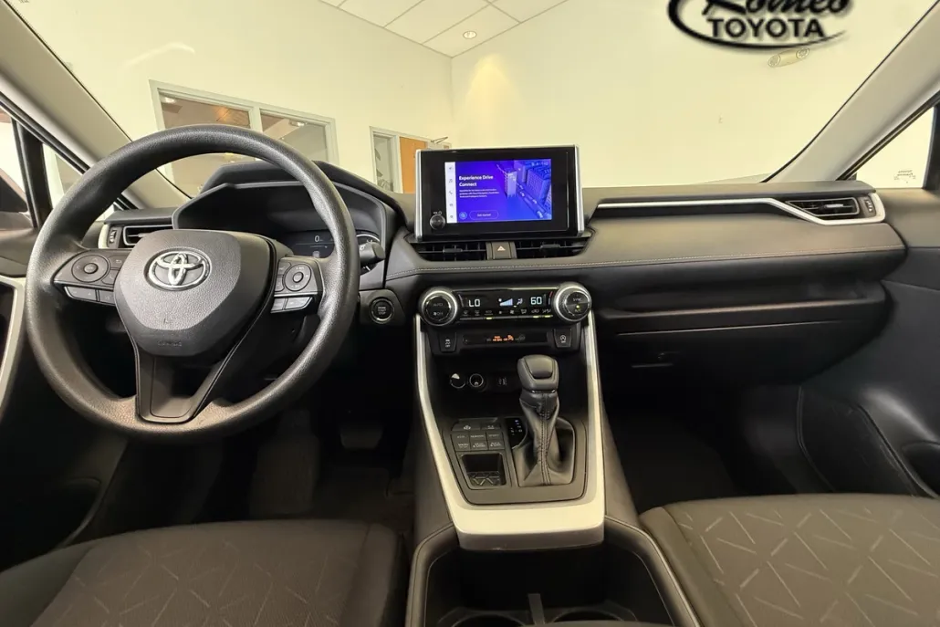2023 Toyota RAV4 XLE photo 1