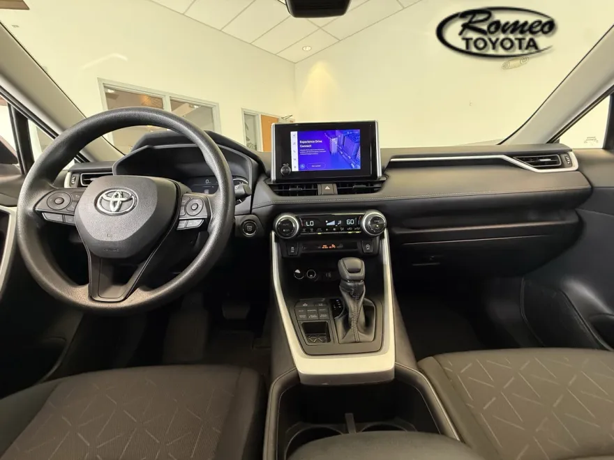 2023 Toyota RAV4 XLE photo 1