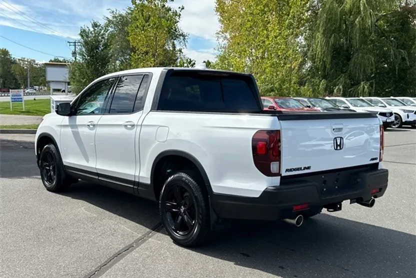 2022 Honda Ridgeline Black Edition photo 1