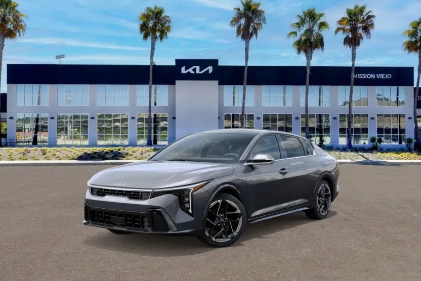 2025 Kia K4 GT-Line photo 1