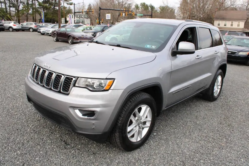 2017 Jeep Grand Cherokee Laredo photo 1