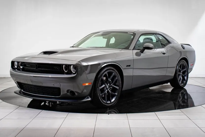 2023 Dodge Challenger R/T photo 1