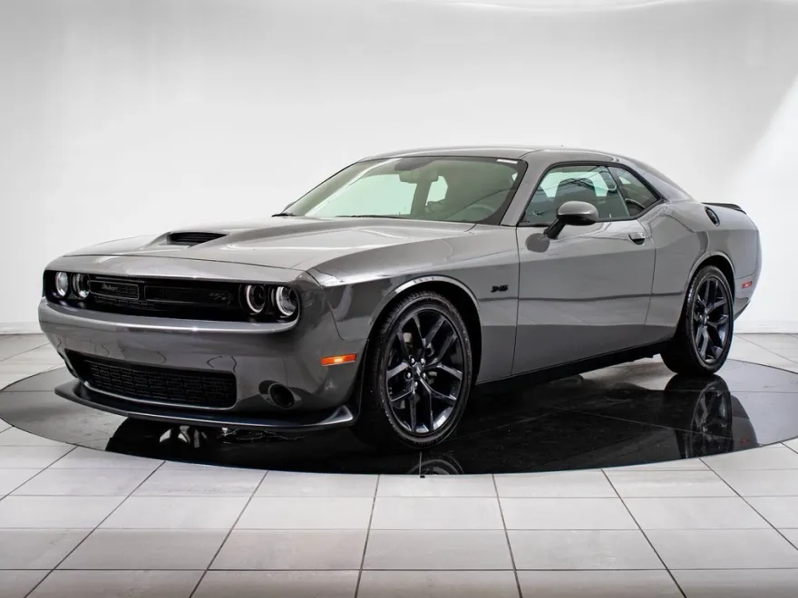2023 Dodge Challenger R/T photo 1