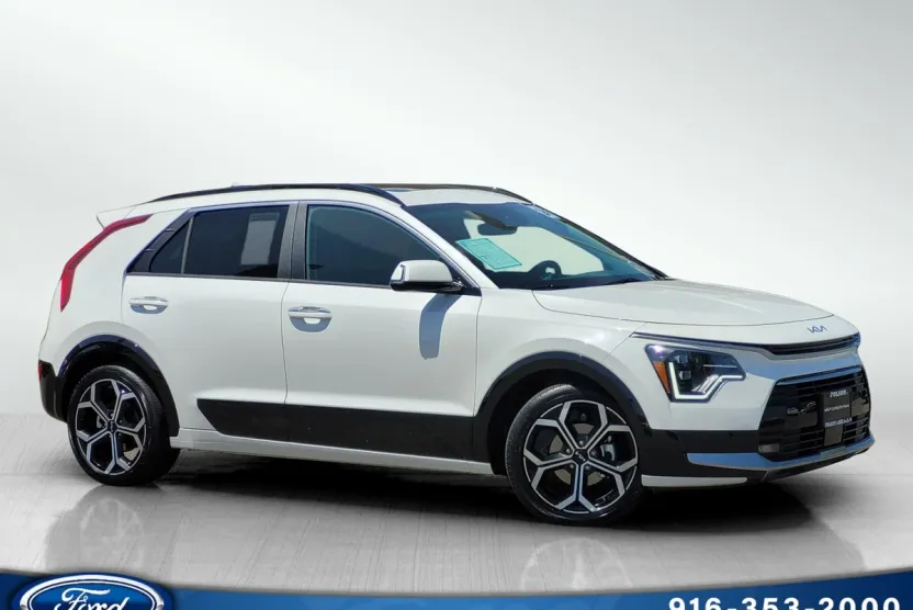 2024 Kia Niro Plug-In Hybrid SX Touring photo 1