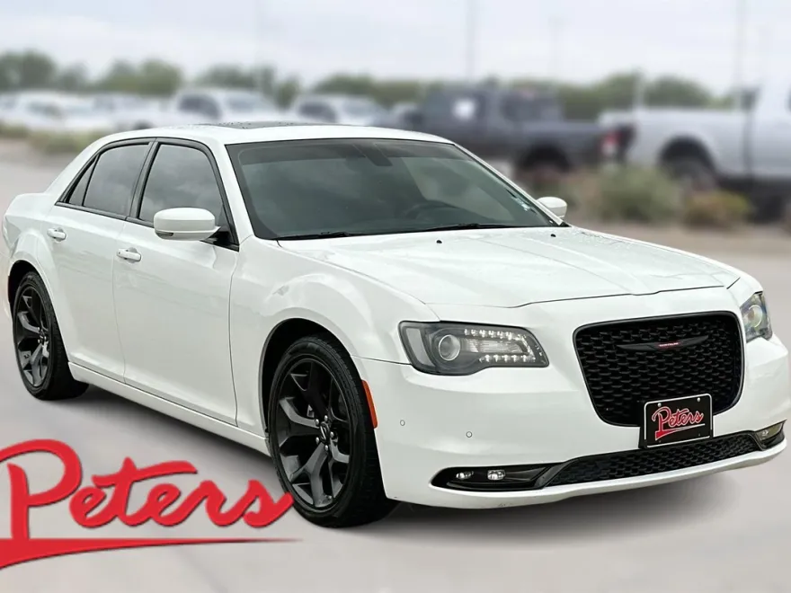 2023 Chrysler 300 photo 1