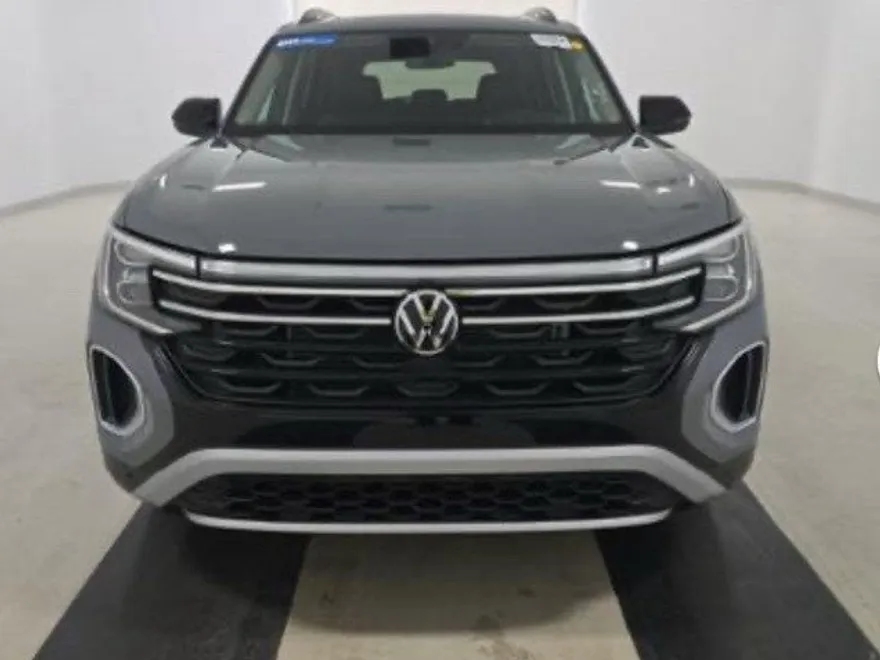 2024 Volkswagen Atlas Peak Edition SE Technology photo 1