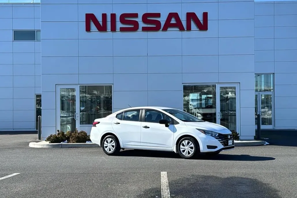 2025 Nissan Versa S photo 1