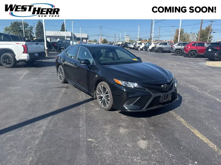 2020 Toyota Camry SE photo 1