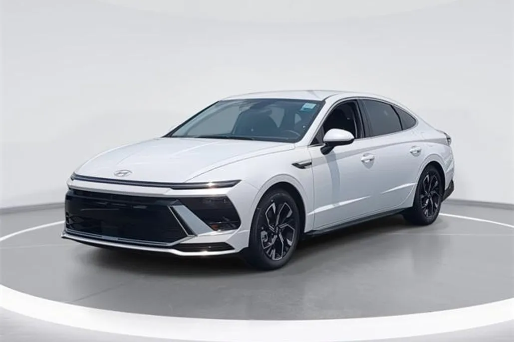 2025 Hyundai Sonata SEL photo 1