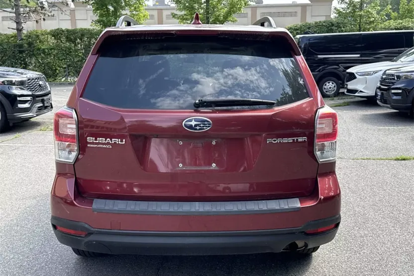 2018 Subaru Forester 2.5i Premium photo 1