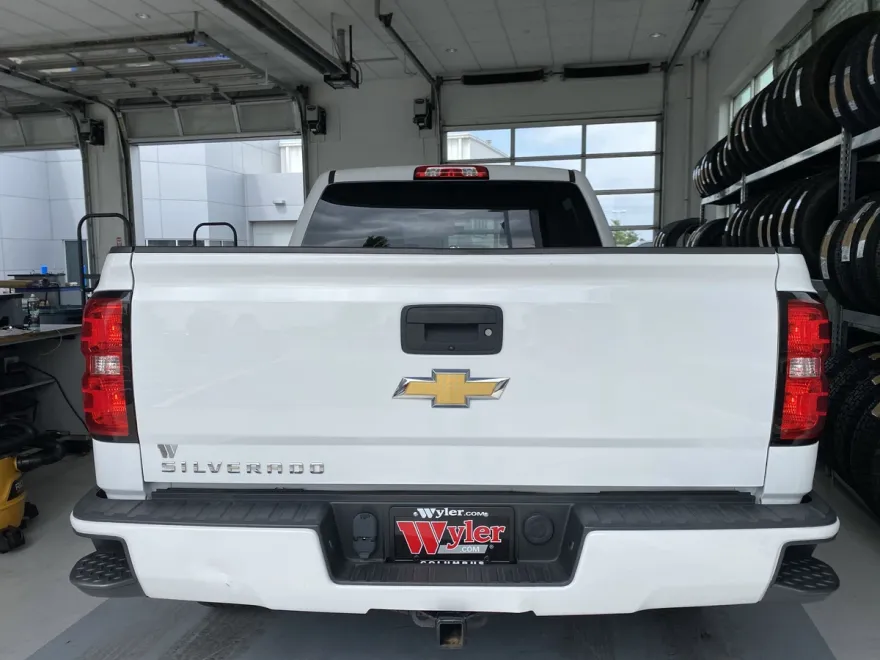 2018 Chevrolet Silverado 1500 Custom photo 1