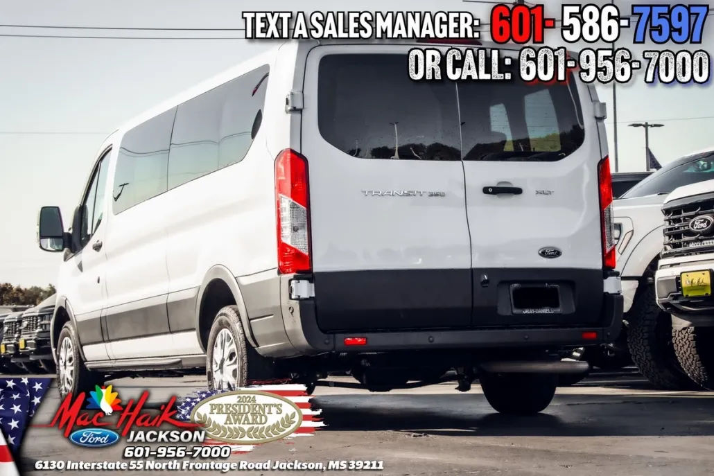 2023 Ford Transit Passenger XL photo 1