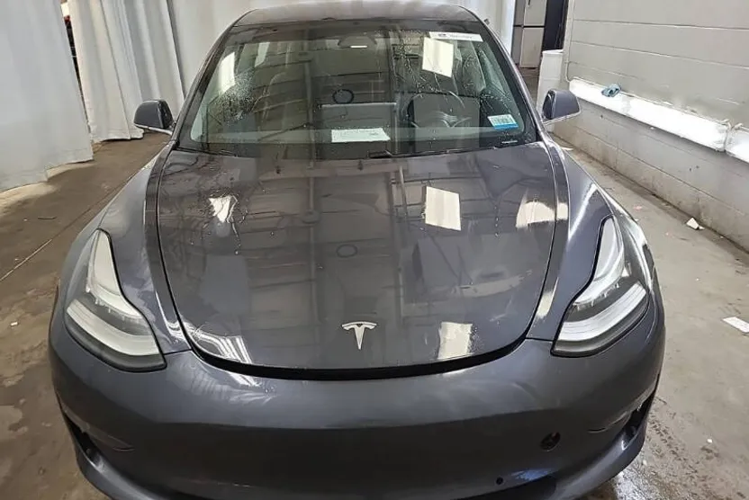 2018 Tesla Model 3 Long Range photo 1