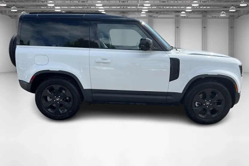 2025 Land Rover Defender 90 S photo 1
