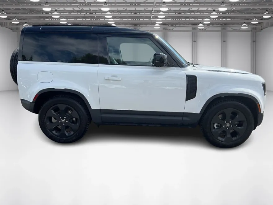 2025 Land Rover Defender 90 S photo 1