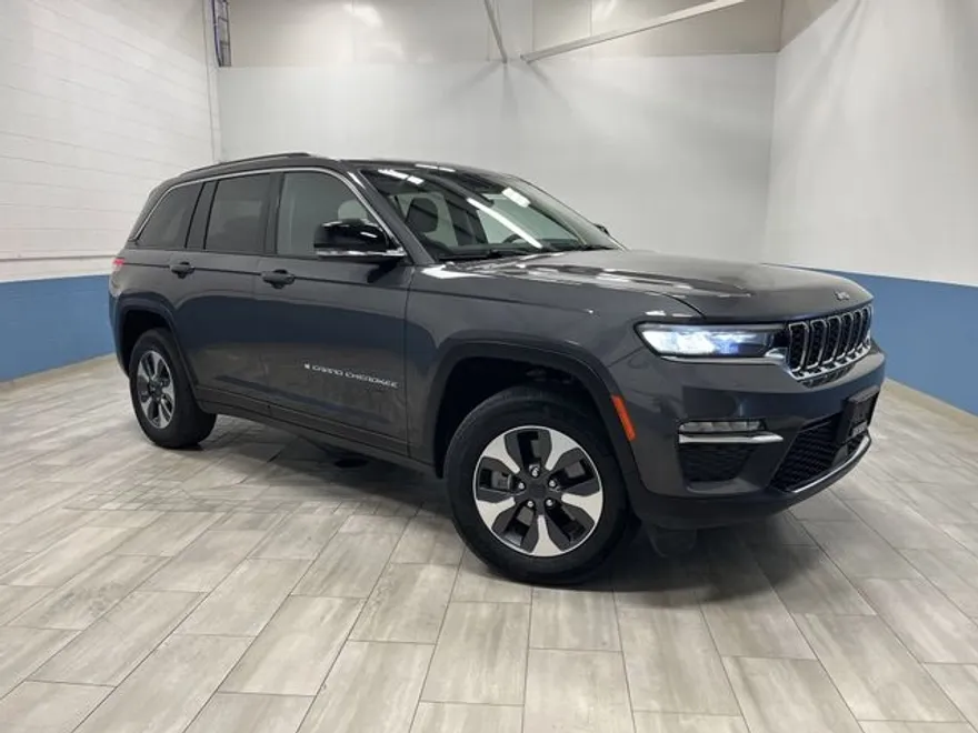 2022 Jeep Cherokee Limited 4xe photo 1